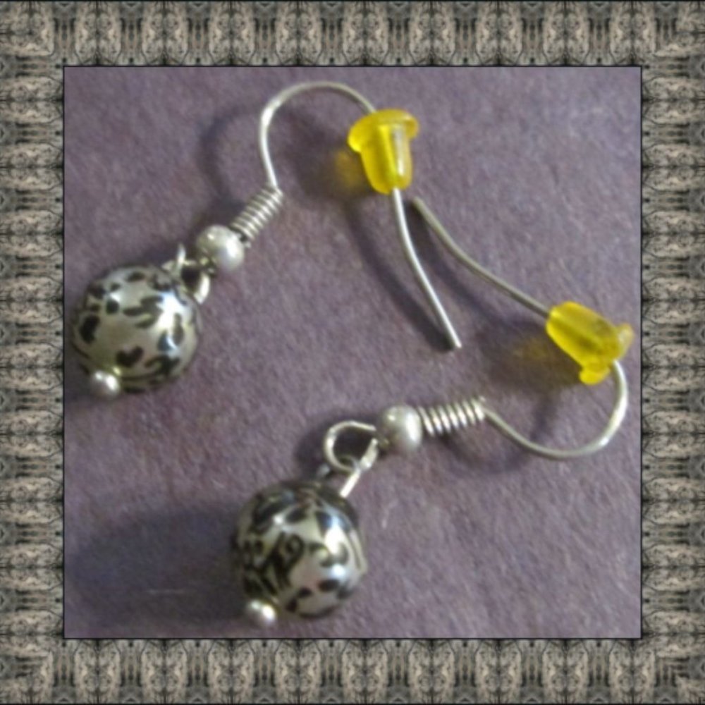 Black & Gray Dangle Bead Earrings Vintage Simple